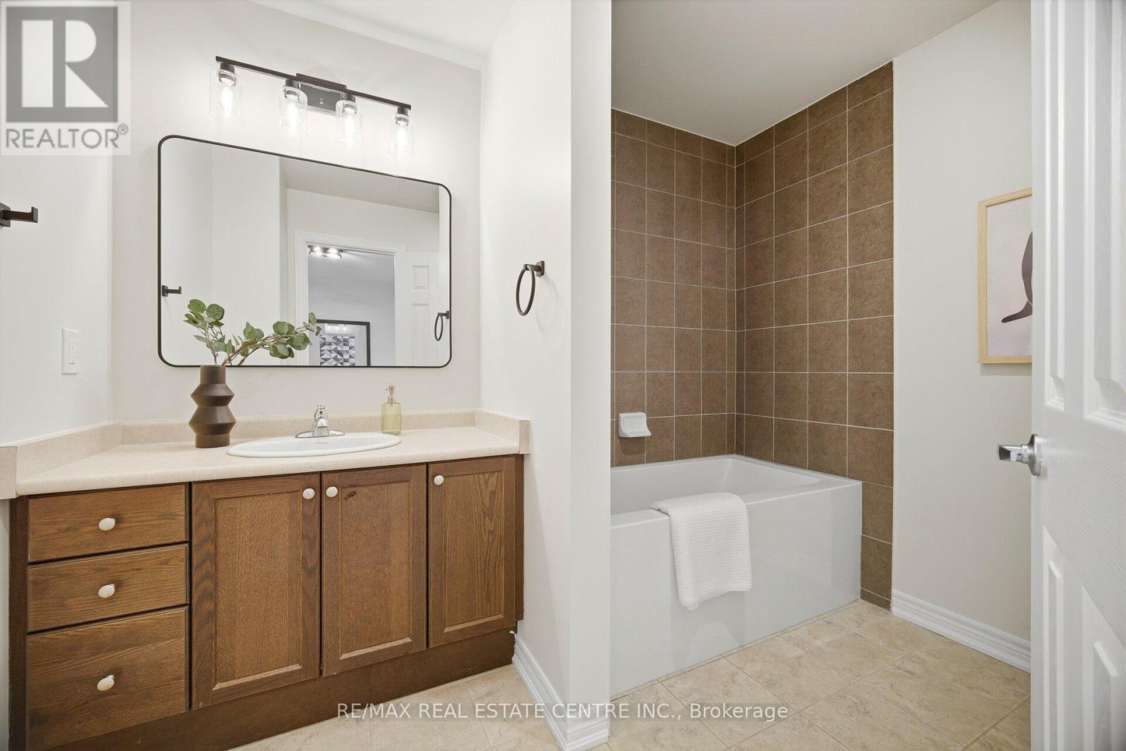 87 Bronson Terrace, Milton, Ontario  L9E 1G9 - Photo 38 - W12995948