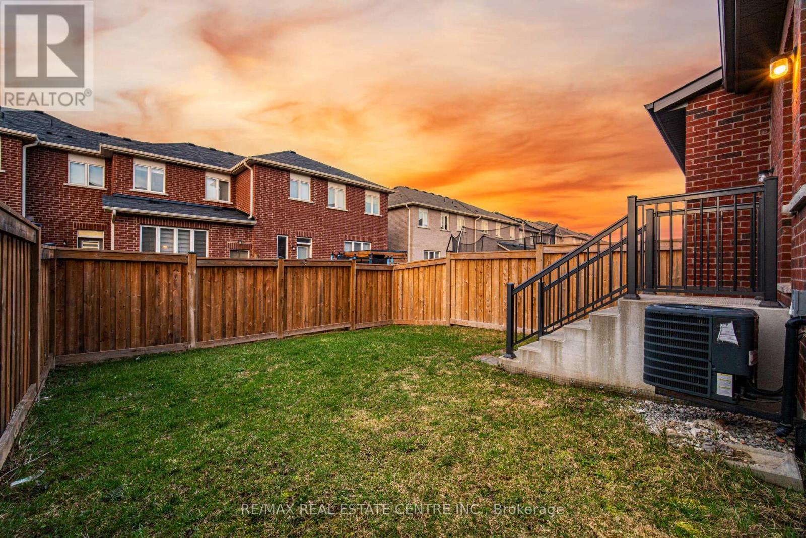 87 Bronson Terrace, Milton, Ontario  L9E 1G9 - Photo 47 - W12995948