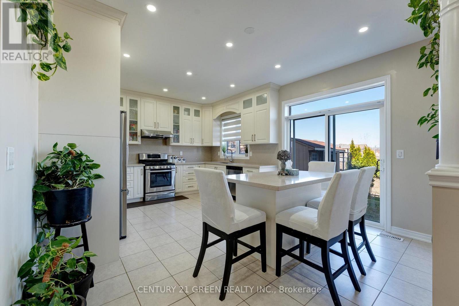 15 Hoxton Road, Brampton (Northwest Brampton), Ontario  L7A 0B6 - Photo 14 - W12995956