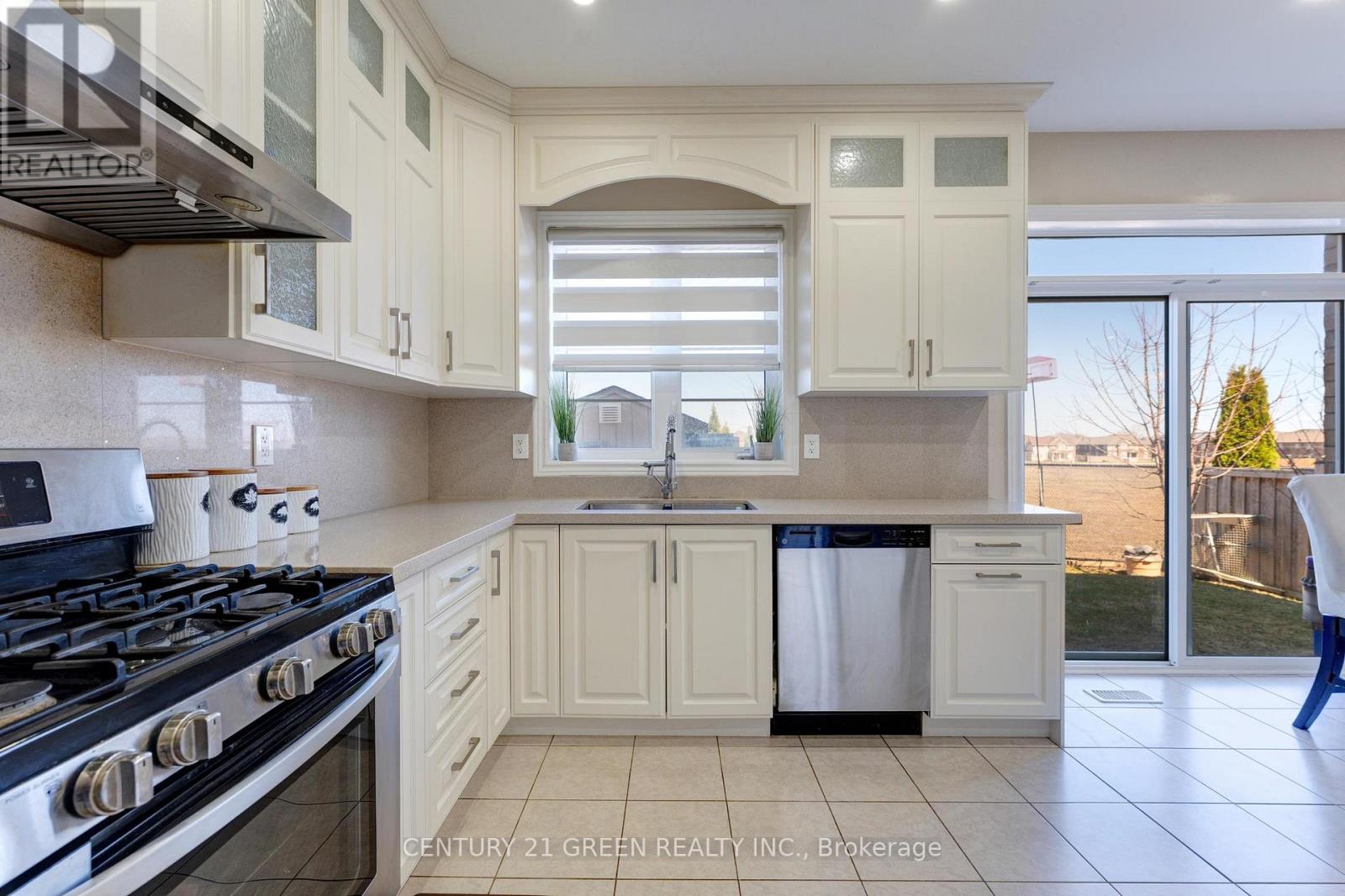 15 Hoxton Road, Brampton (Northwest Brampton), Ontario  L7A 0B6 - Photo 16 - W12995956