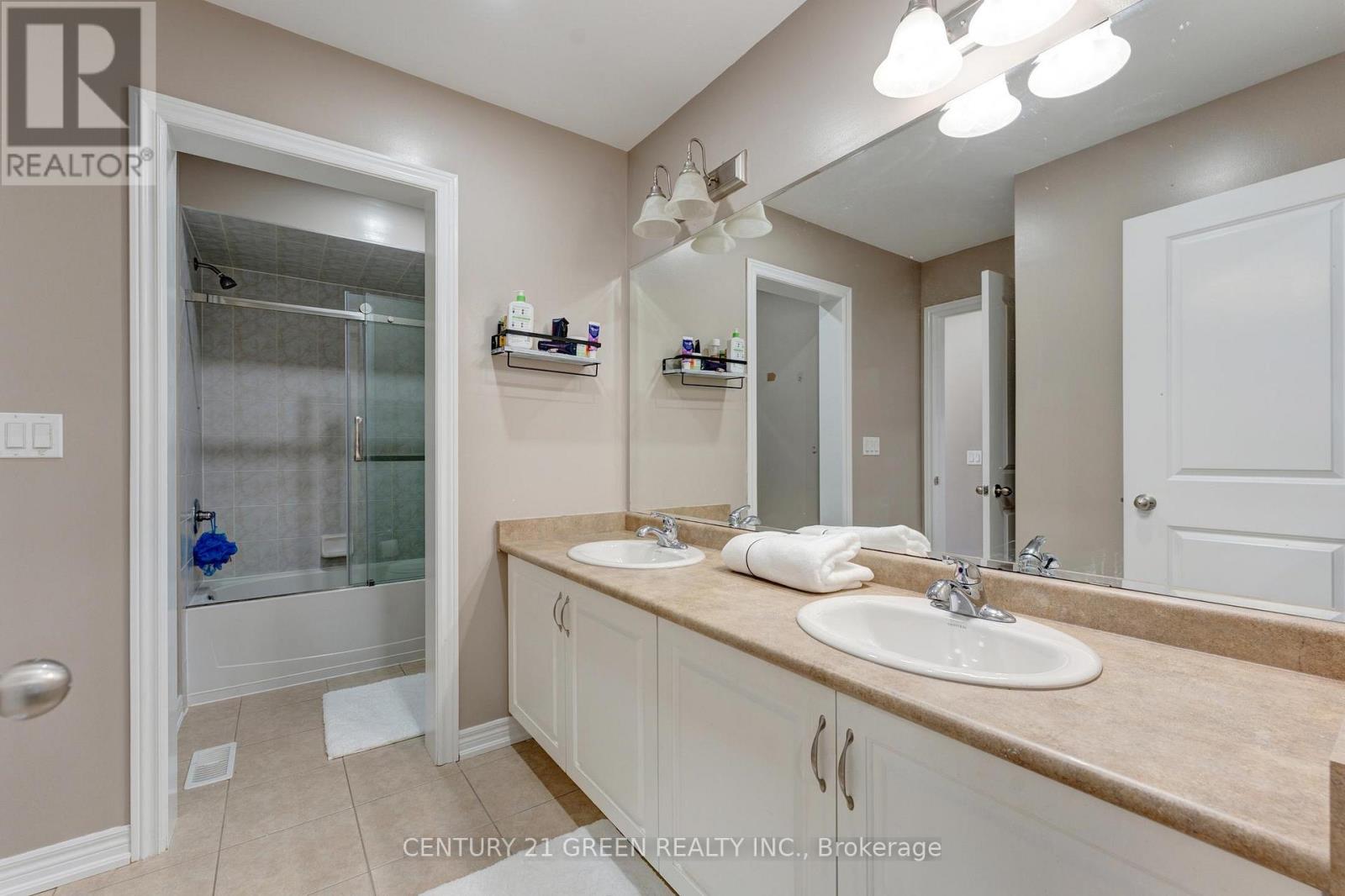 15 Hoxton Road, Brampton (Northwest Brampton), Ontario  L7A 0B6 - Photo 36 - W12995956