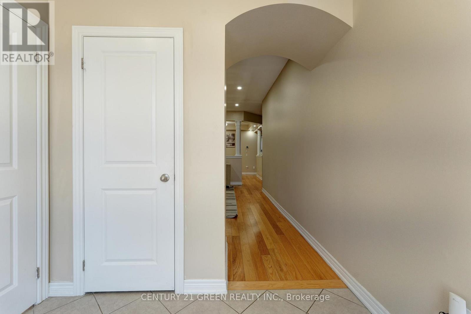 15 Hoxton Road, Brampton (Northwest Brampton), Ontario  L7A 0B6 - Photo 4 - W12995956