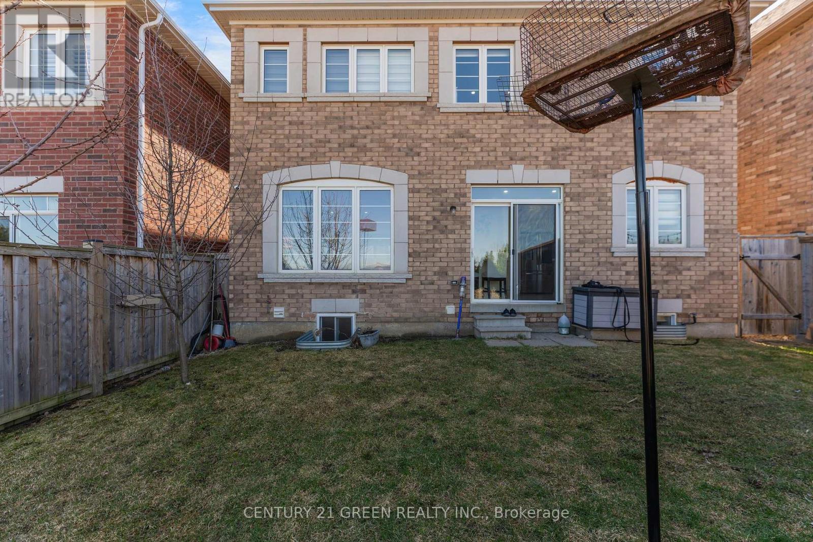 15 Hoxton Road, Brampton (Northwest Brampton), Ontario  L7A 0B6 - Photo 45 - W12995956