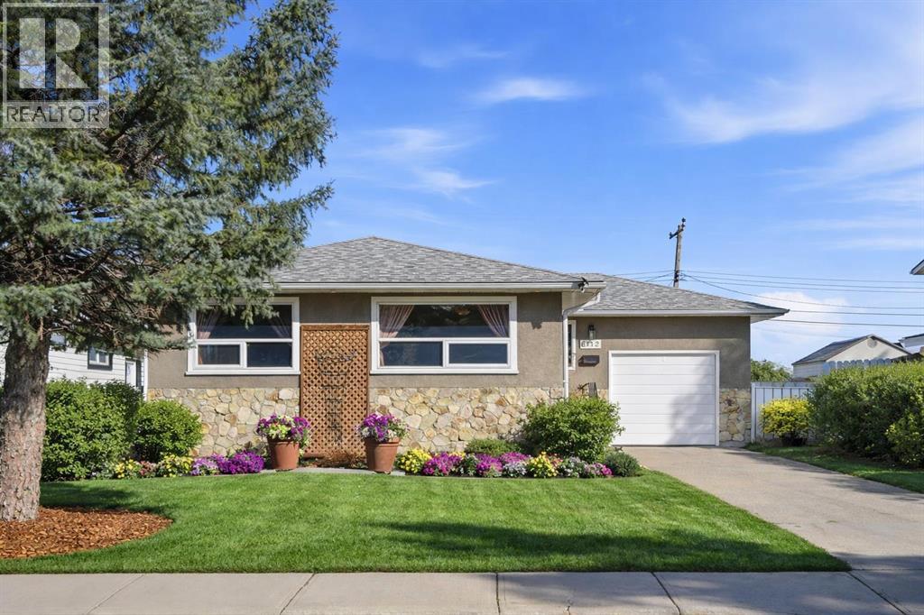 6112 Buckthorn Road Nw, Calgary, Alberta  T2K 2Z1 - Photo 2 - A2295073