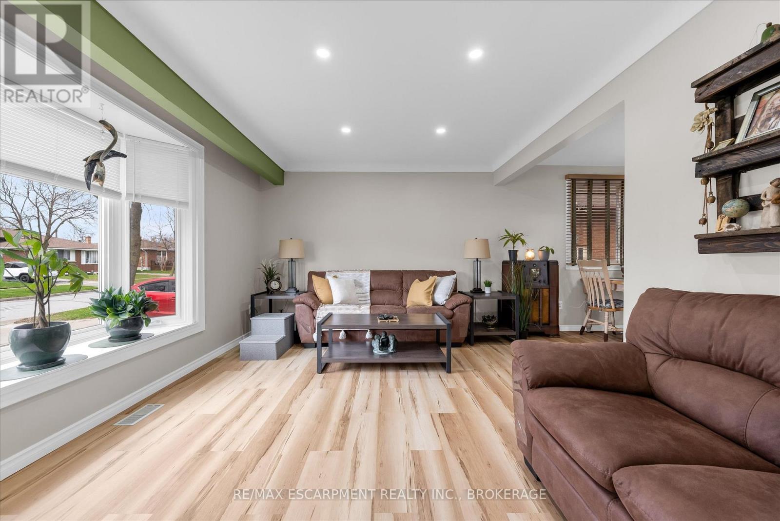 7506 Jubilee Drive, Niagara Falls, Ontario  L2G 7J5 - Photo 4 - X12995546