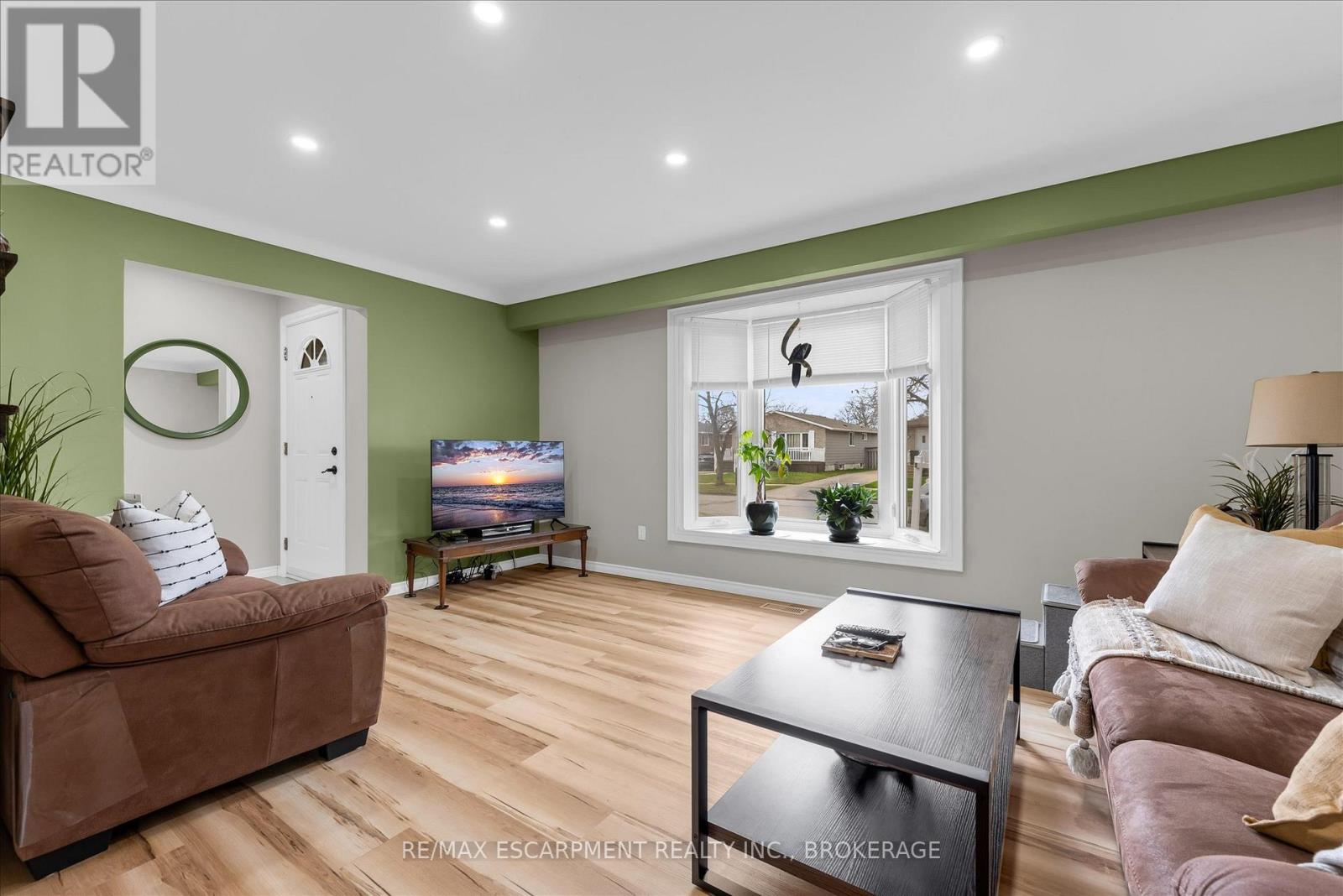 7506 Jubilee Drive, Niagara Falls, Ontario  L2G 7J5 - Photo 5 - X12995546