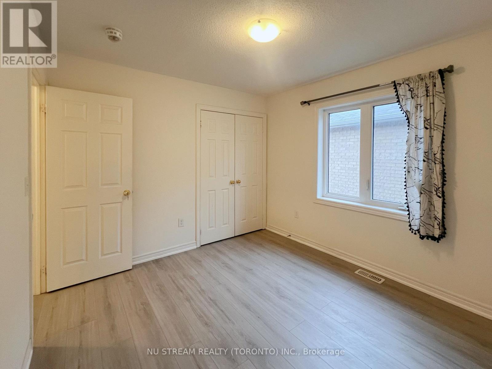 37 Kavanagh Avenue, East Gwillimbury (Sharon), Ontario  L9N 0P6 - Photo 5 - N12995504