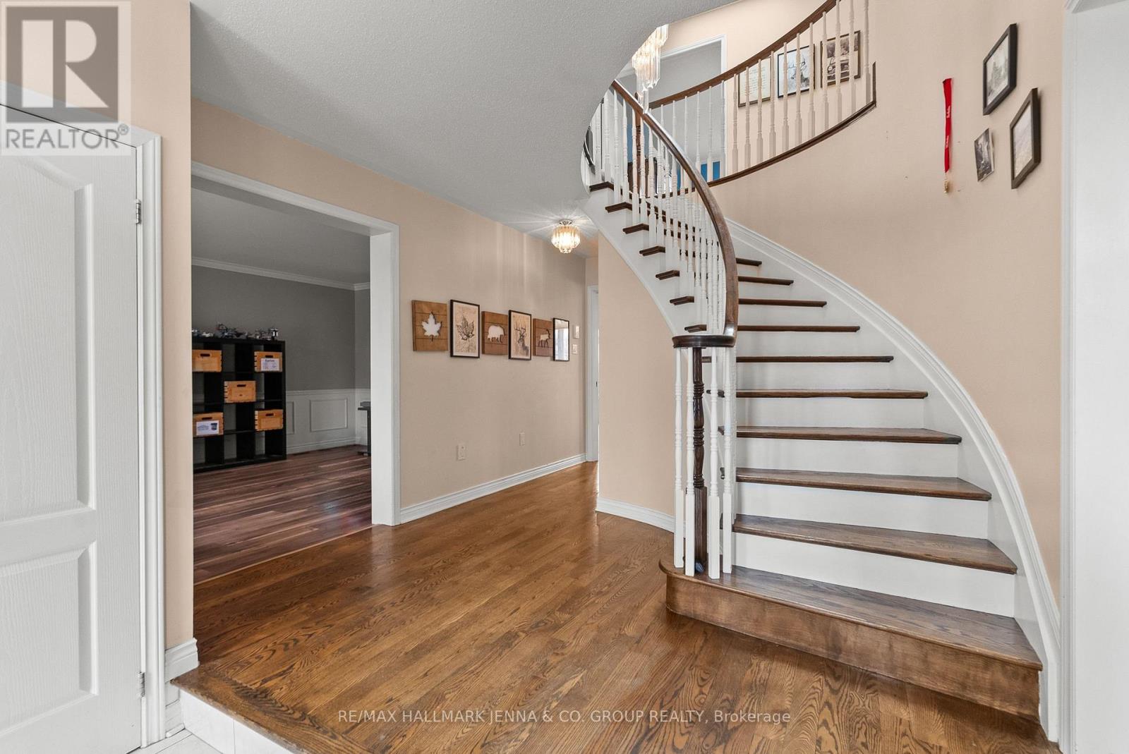 14 Holly Ridge, Ottawa, Ontario K2S 1C9 - Photo 4 - X12995968