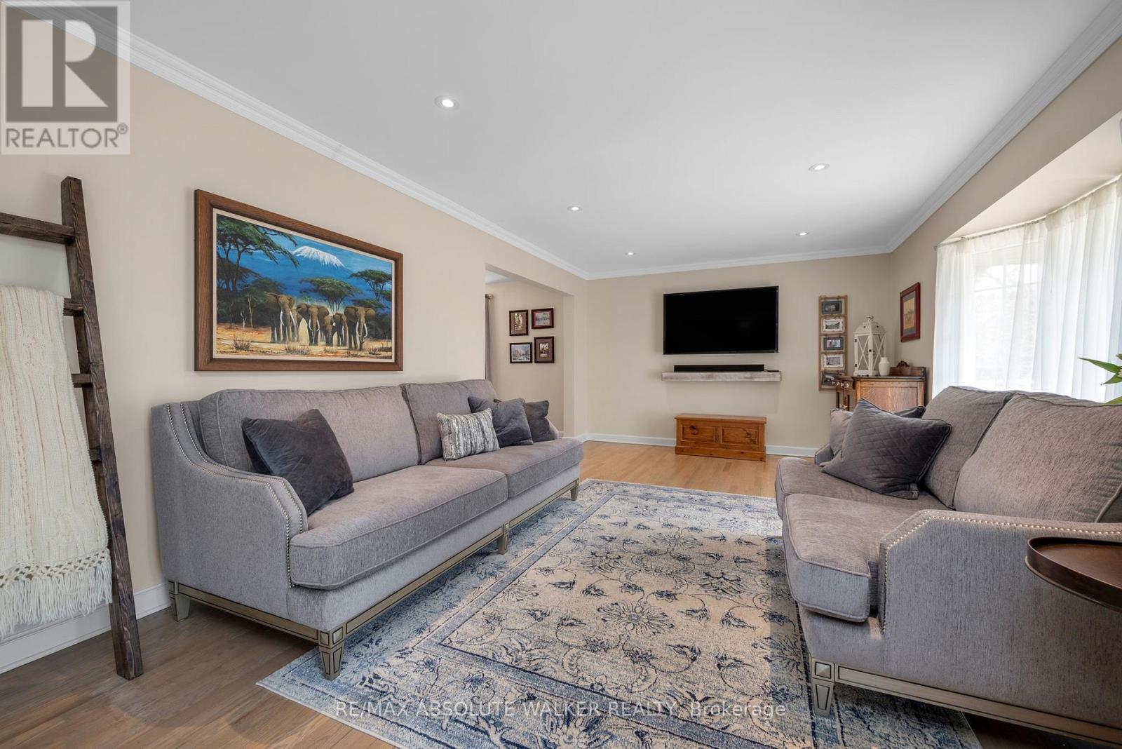 21 Pattermead Crescent, Ottawa, Ontario  K1V 0A1 - Photo 4 - X12996110