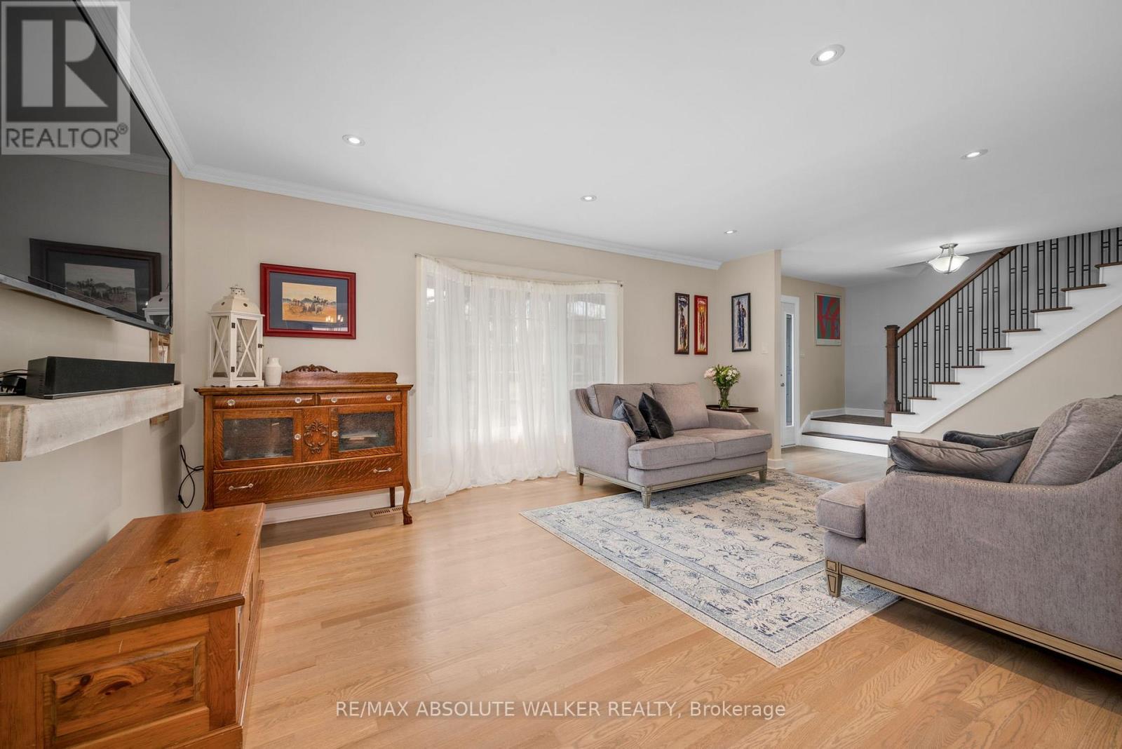 21 Pattermead Crescent, Ottawa, Ontario  K1V 0A1 - Photo 5 - X12996110