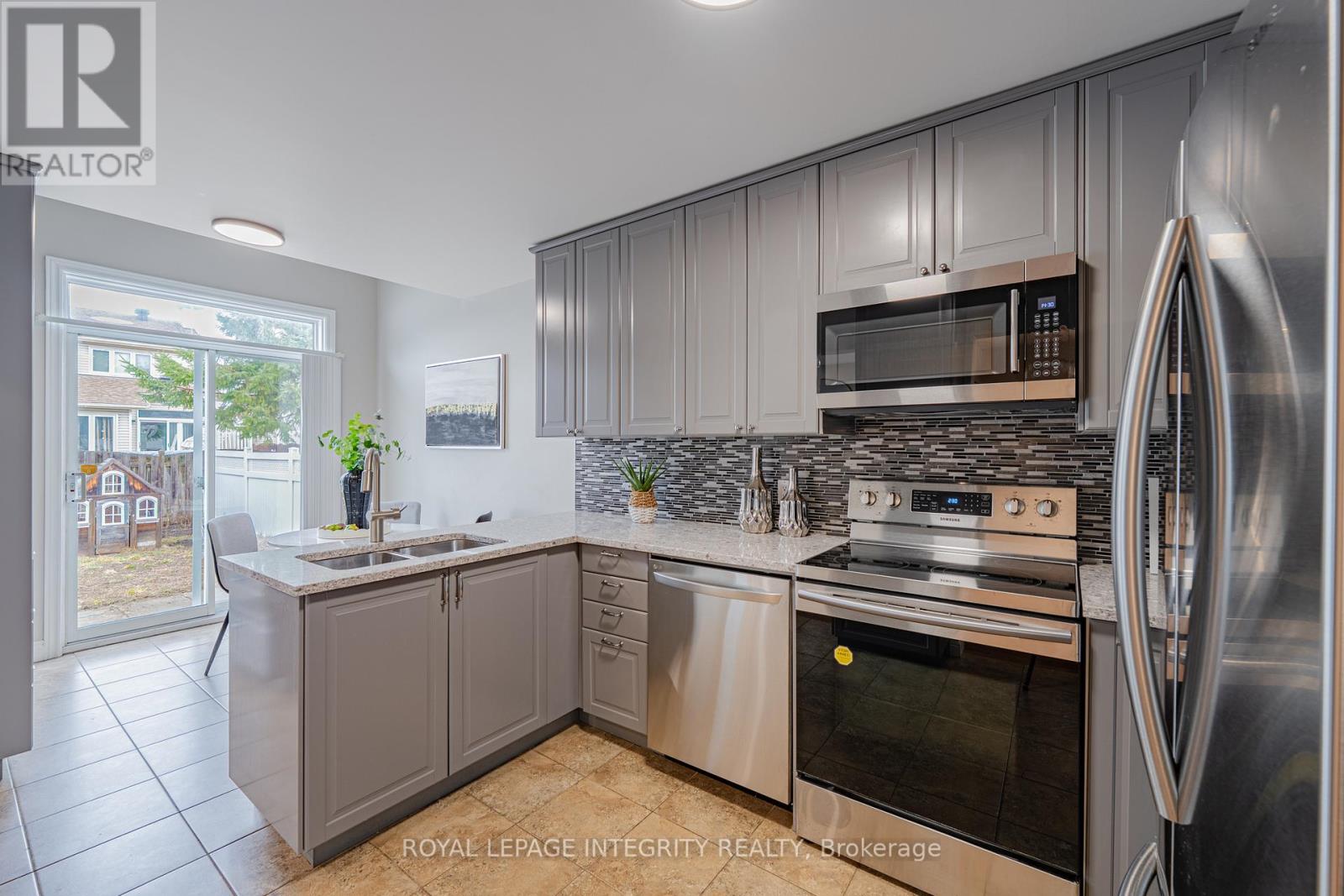 21 Queensbury Drive, Ottawa, Ontario  K2J 4L7 - Photo 10 - X12996166