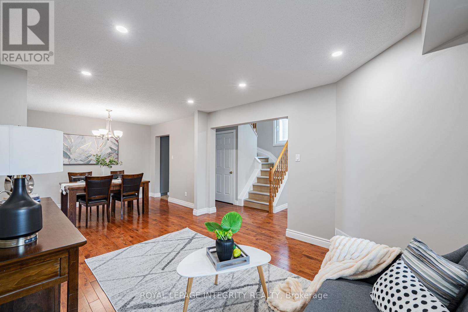 21 Queensbury Drive, Ottawa, Ontario  K2J 4L7 - Photo 6 - X12996166