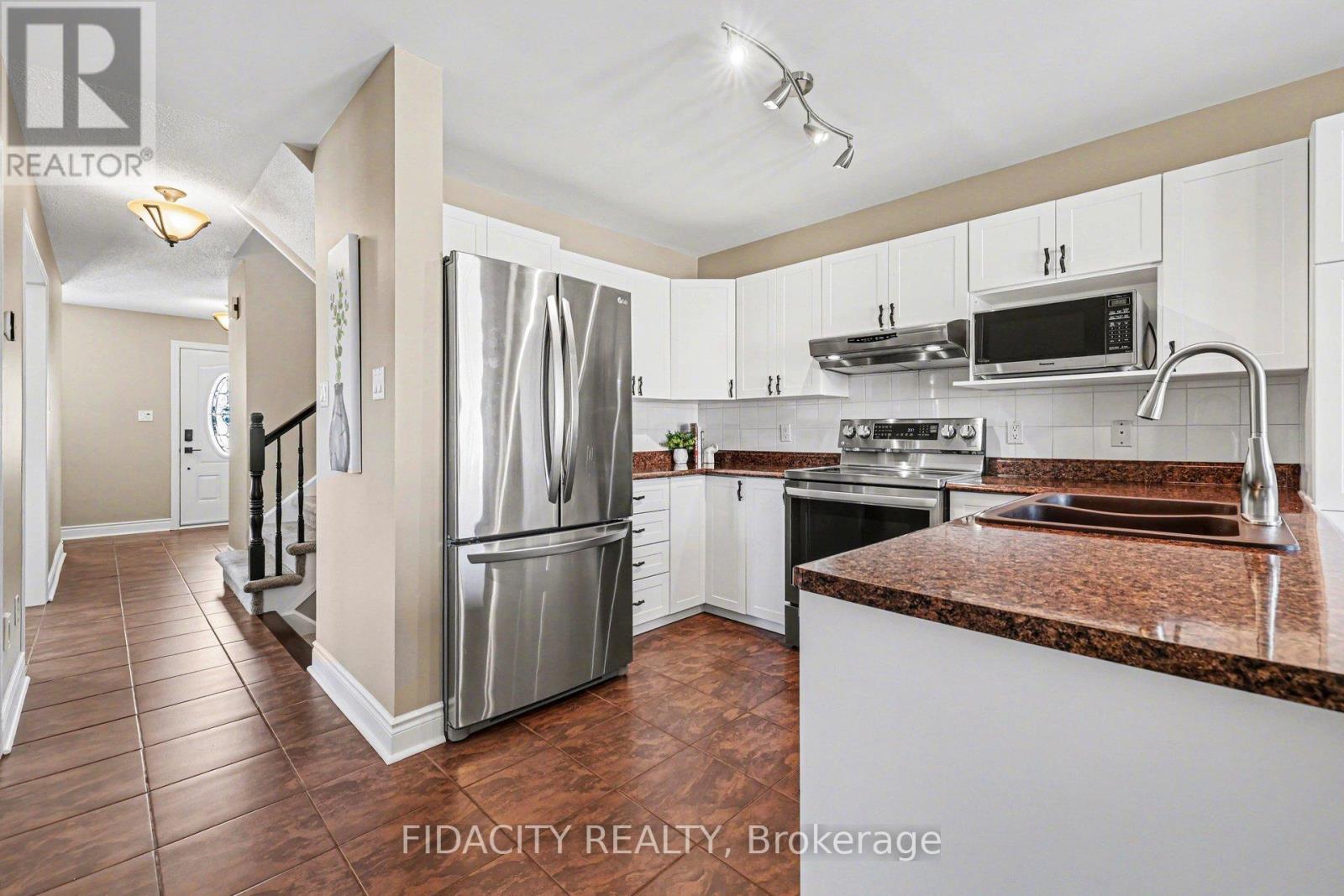 21 West Ridge Drive, Ottawa, Ontario  K2S 1S4 - Photo 13 - X12996256