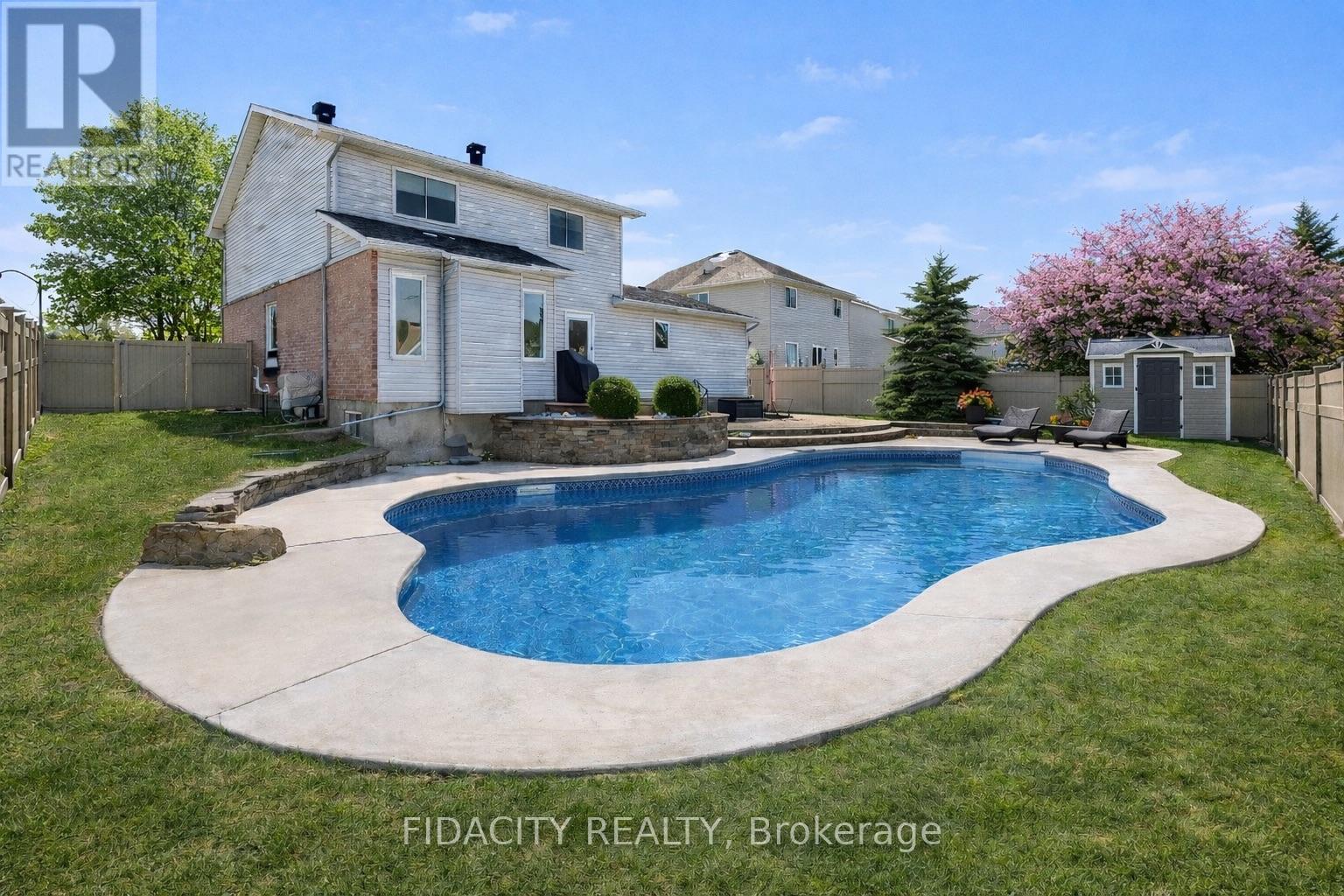 21 West Ridge Drive, Ottawa, Ontario  K2S 1S4 - Photo 2 - X12996256