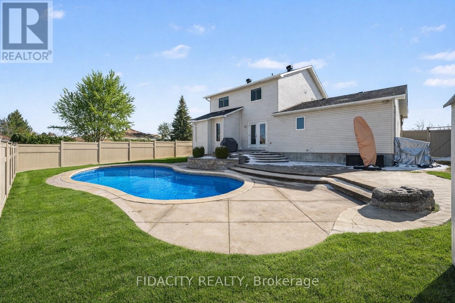 21 West Ridge Drive, Ottawa, Ontario  K2S 1S4 - Photo 3 - X12996256