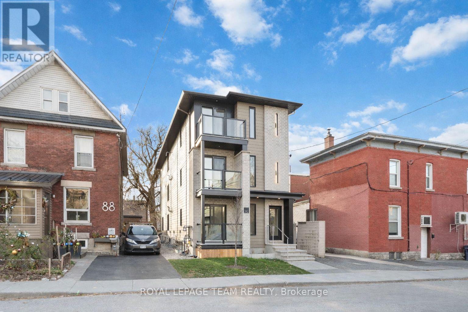 90 ELM STREET, Ottawa, Ontario