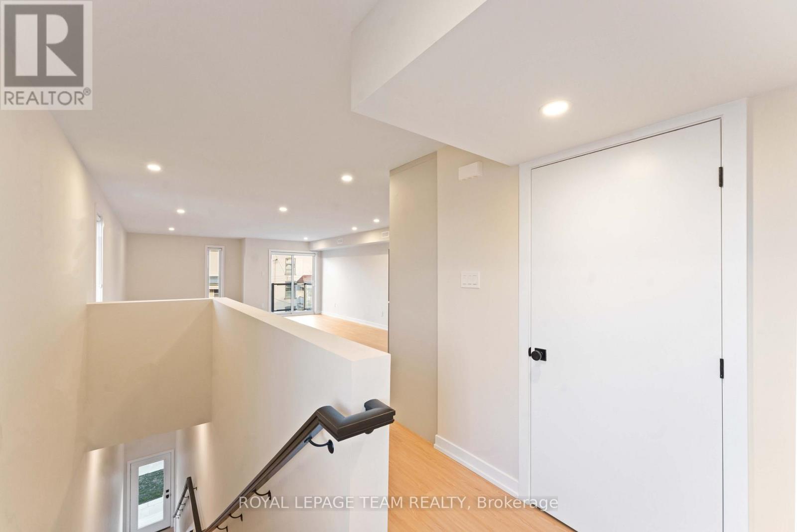 90 Elm Street, Ottawa, Ontario K1R 6N3 - Photo 2 - X12996284