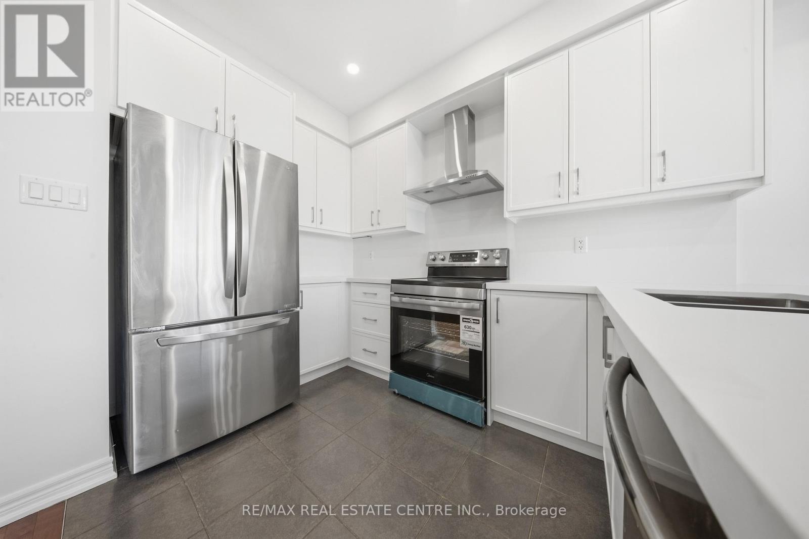 3085 Doyle Street, Mississauga, Ontario  L5M 0N2 - Photo 6 - W12994862