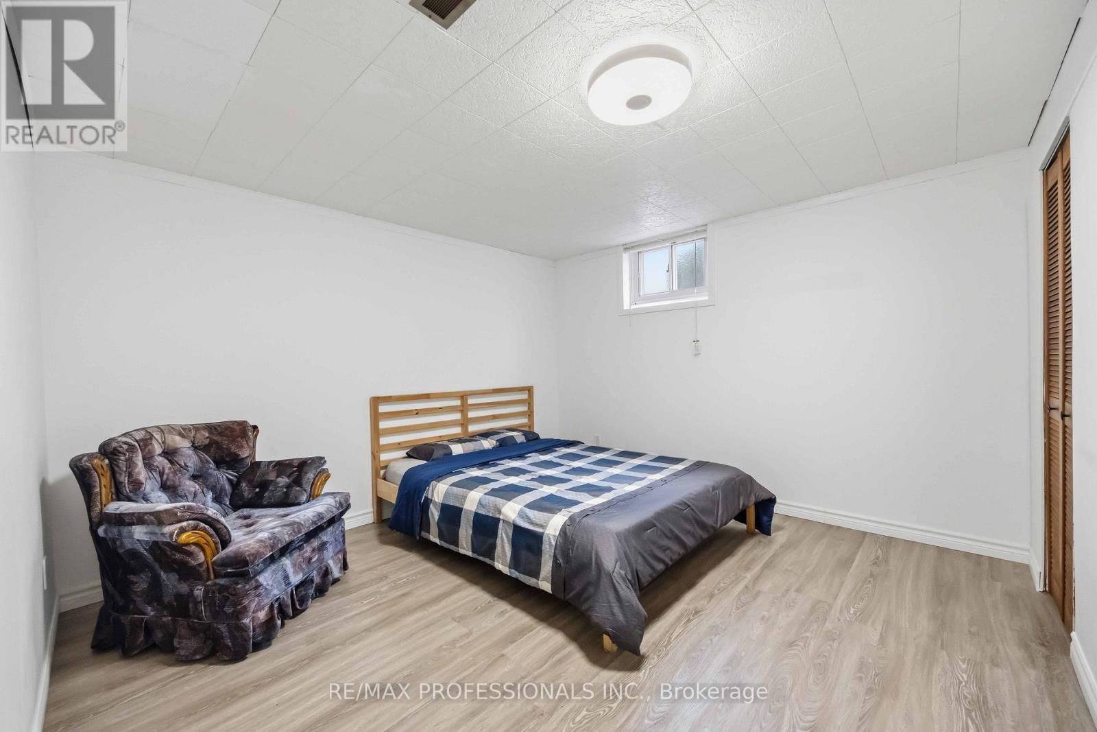 14 Dashwood Crescent, Toronto, Ontario  M9V 2N8 - Photo 15 - W12995082