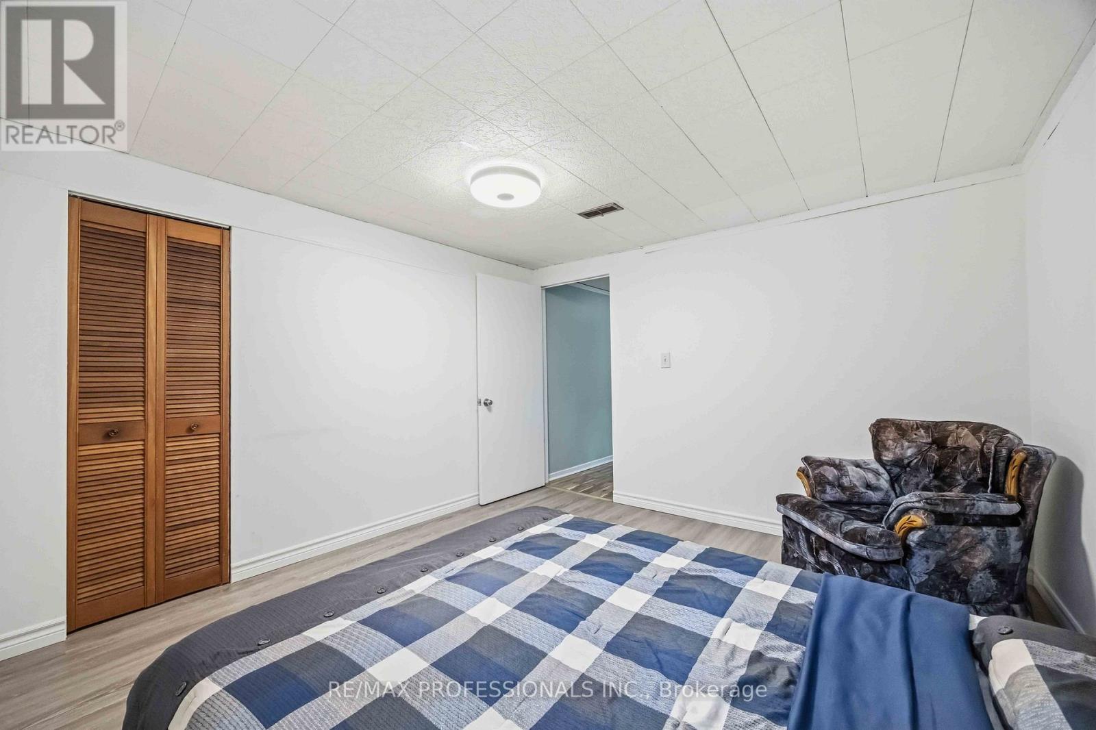 14 Dashwood Crescent, Toronto, Ontario  M9V 2N8 - Photo 16 - W12995082