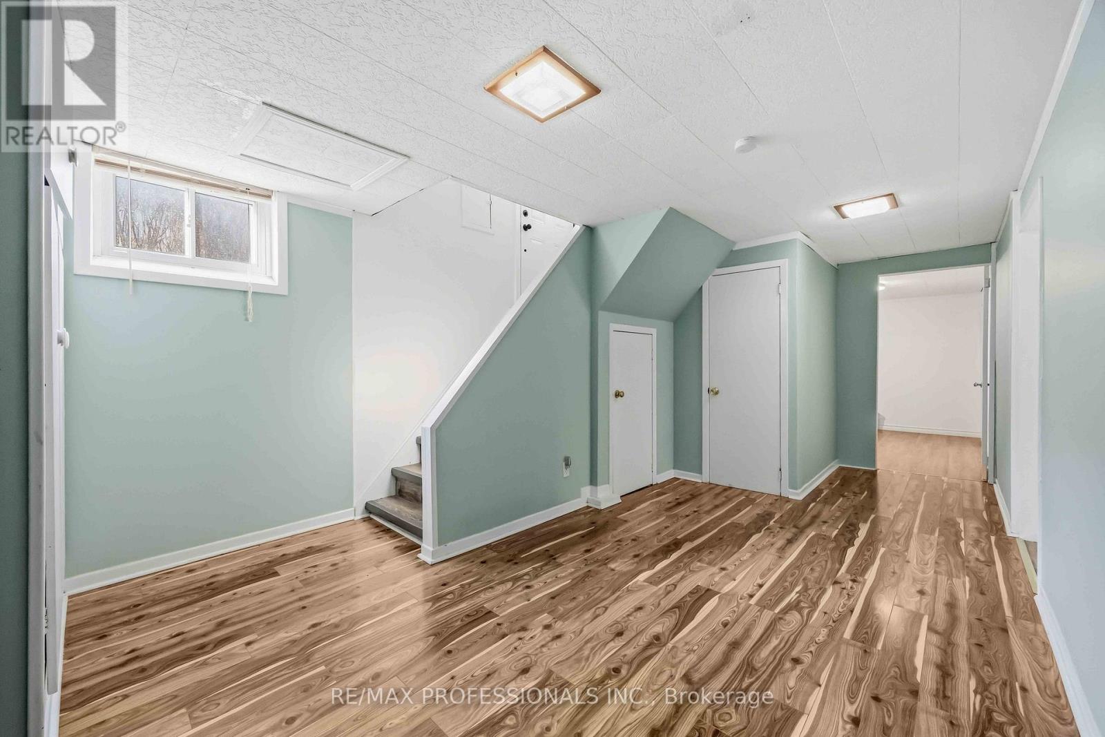 14 Dashwood Crescent, Toronto, Ontario  M9V 2N8 - Photo 13 - W12995082