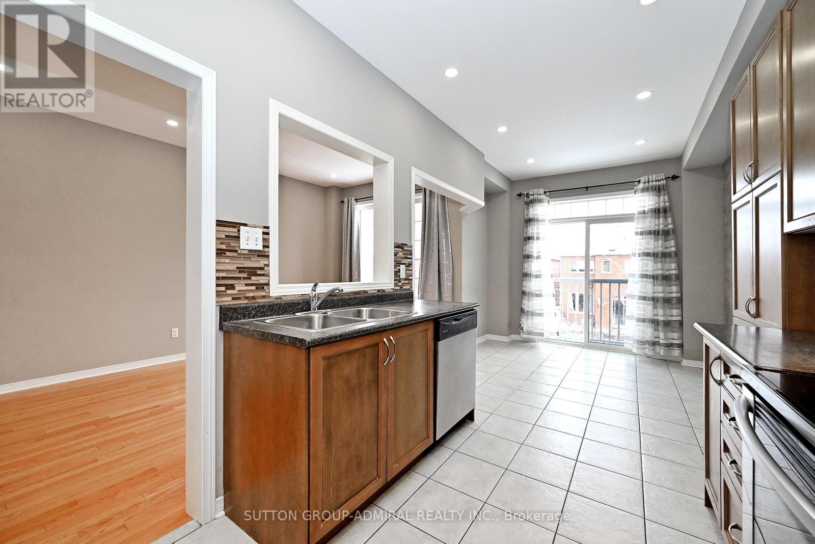 41 Big Hill Crescent, Vaughan, Ontario  L6A 4S1 - Photo 8 - N12924768