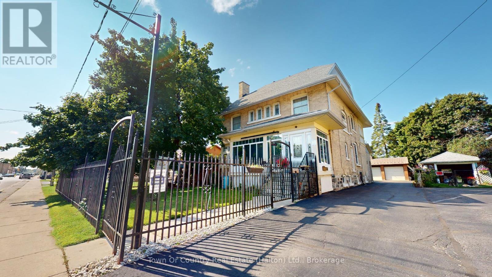 540 10th Avenue, Hanover, Ontario  N4N 2P4 - Photo 1 - X12996022