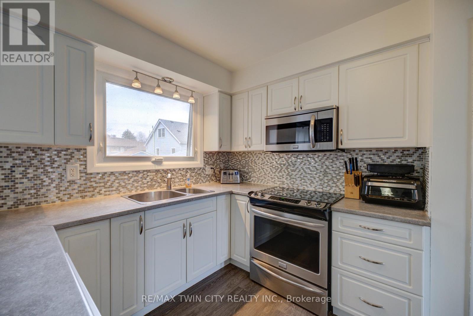 B - 32 Morley Avenue, Brantford, Ontario  N3S 7A9 - Photo 11 - X12995812