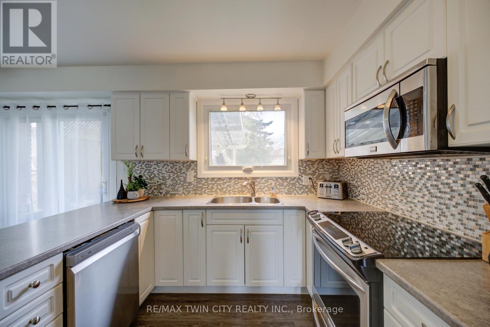 B - 32 Morley Avenue, Brantford, Ontario  N3S 7A9 - Photo 12 - X12995812