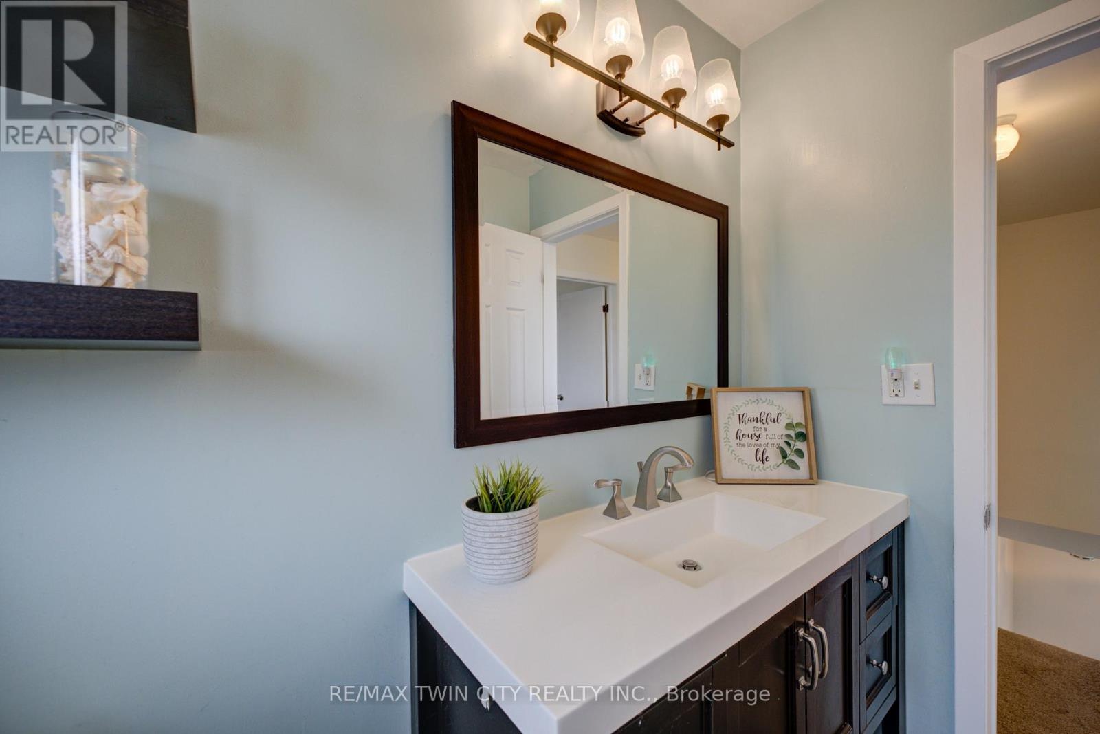 B - 32 Morley Avenue, Brantford, Ontario  N3S 7A9 - Photo 22 - X12995812