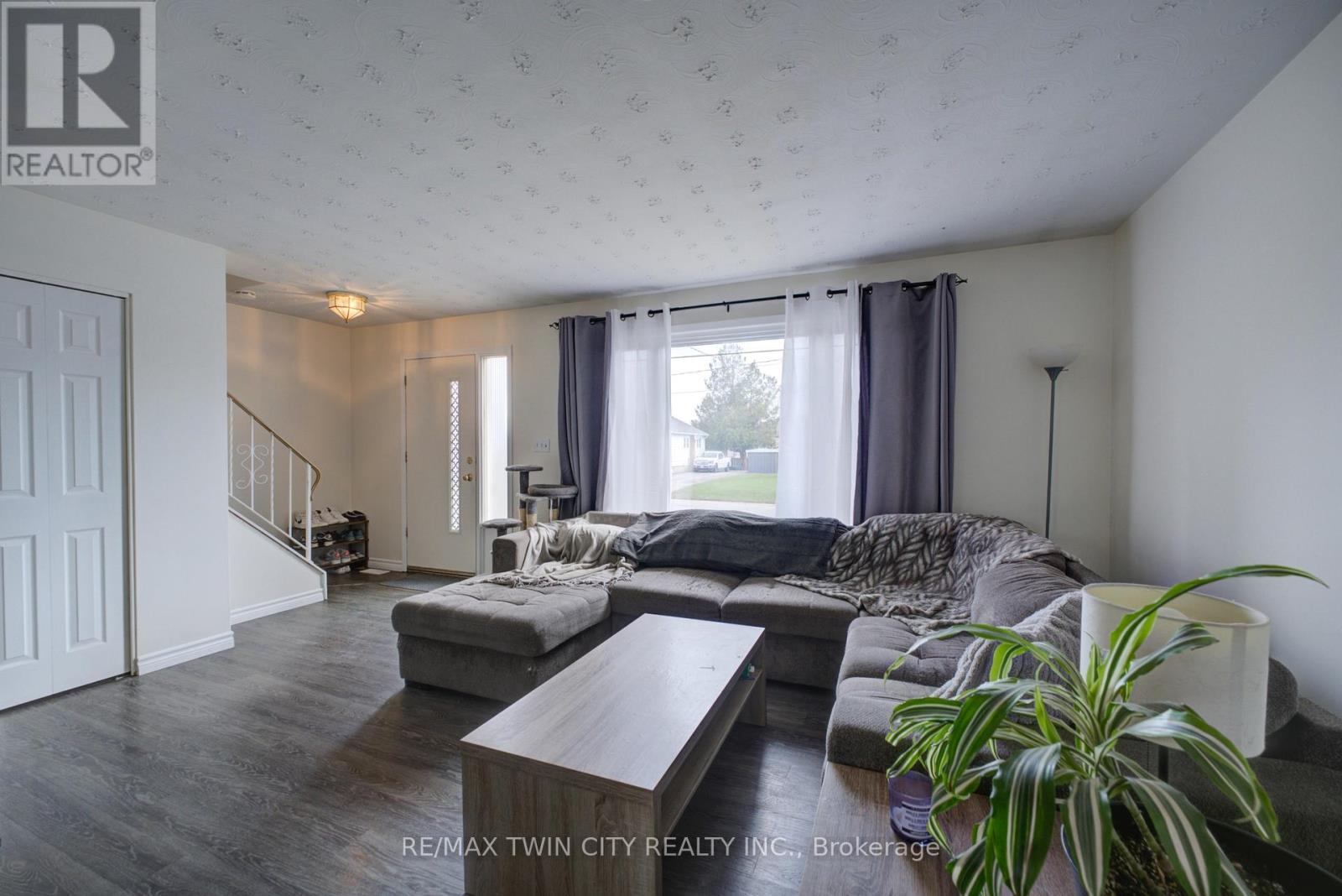 B - 32 Morley Avenue, Brantford, Ontario  N3S 7A9 - Photo 3 - X12995812