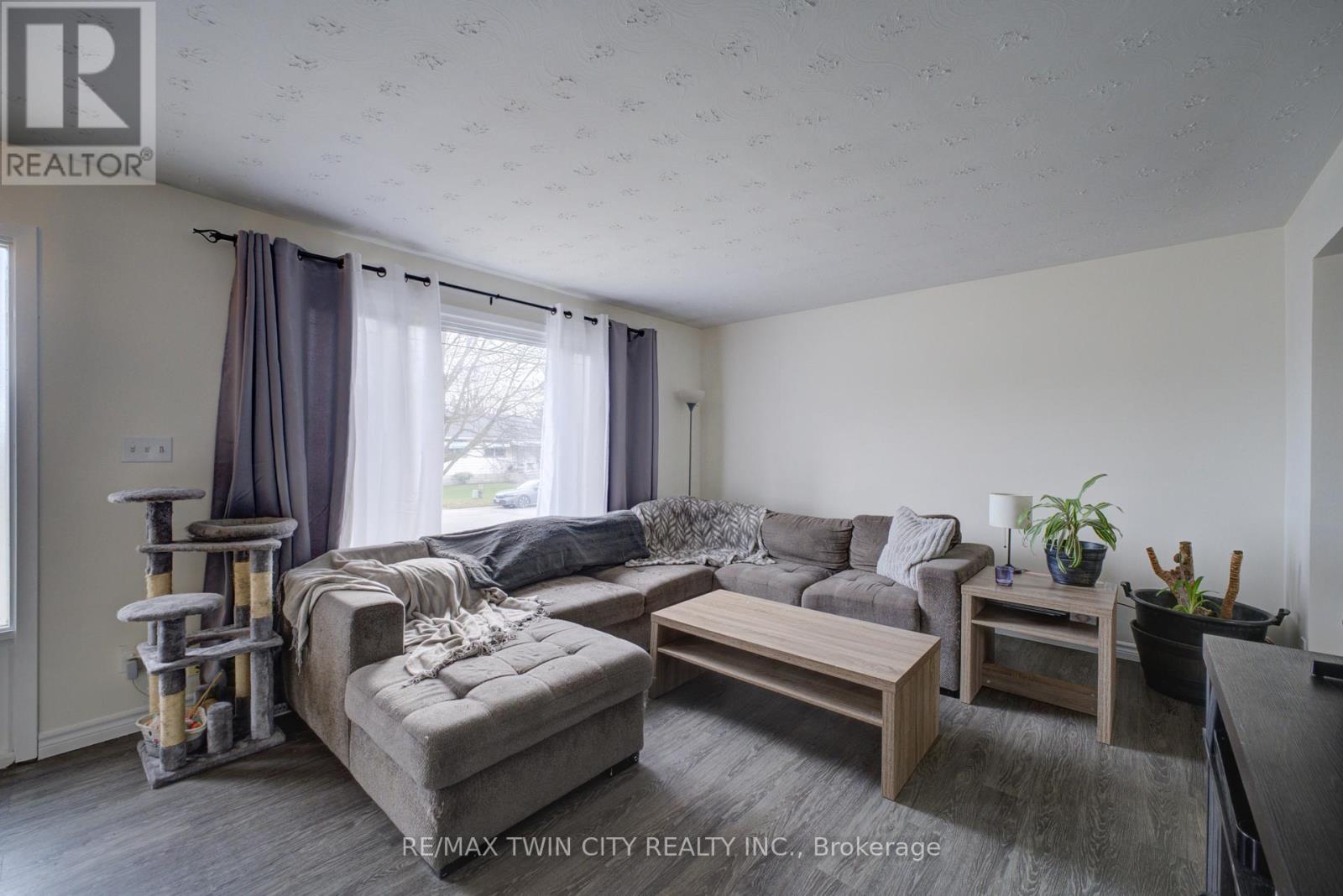 B - 32 Morley Avenue, Brantford, Ontario  N3S 7A9 - Photo 4 - X12995812