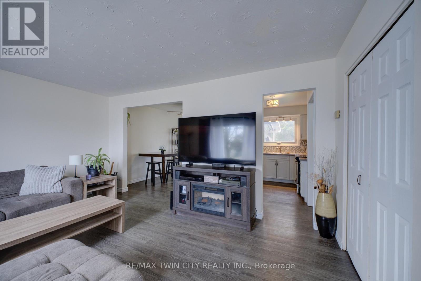 B - 32 Morley Avenue, Brantford, Ontario  N3S 7A9 - Photo 5 - X12995812