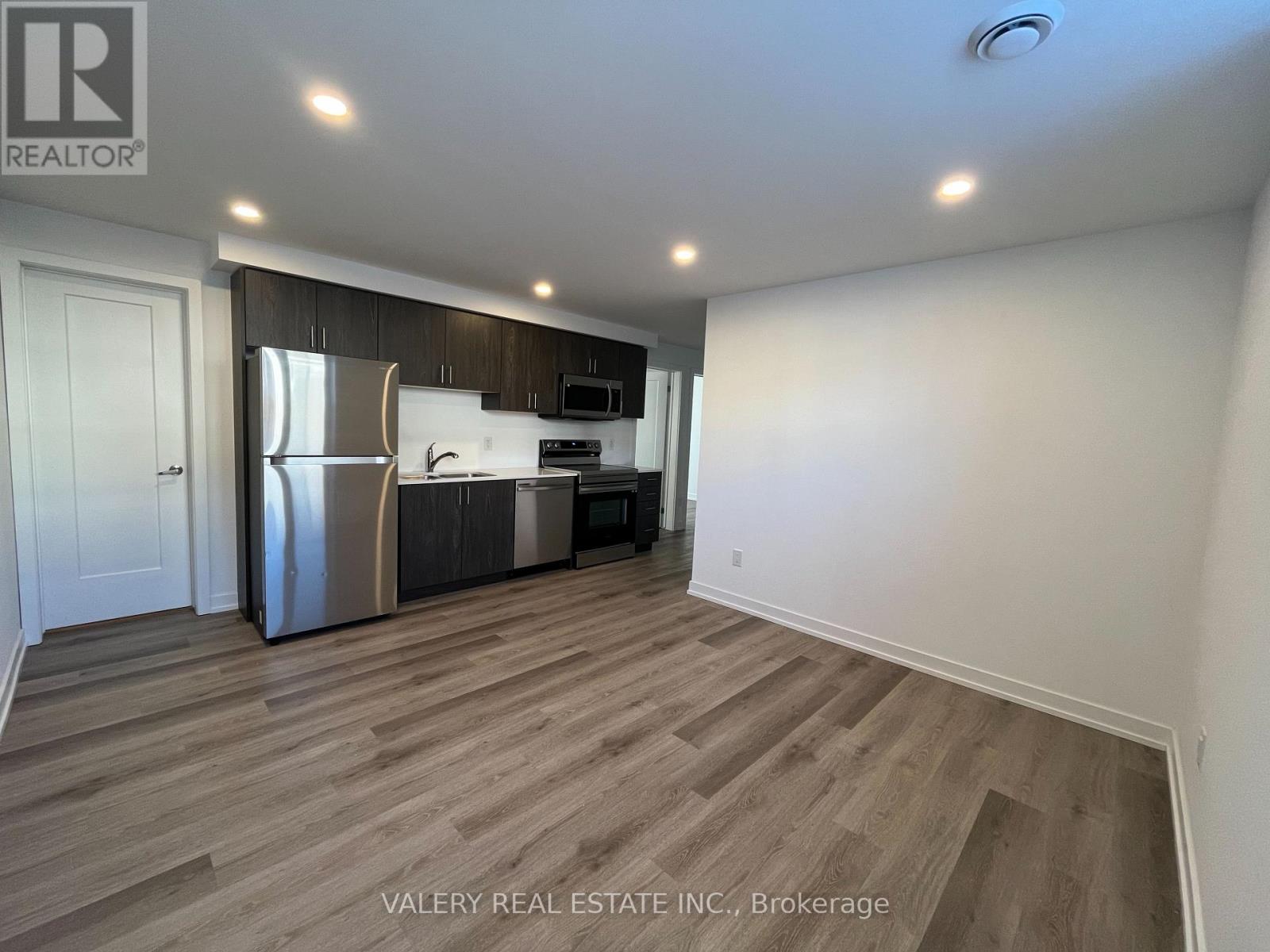 514 - 4263 Fourth Avenue, Niagara Falls, Ontario  L2E 0C2 - Photo 3 - X12995820