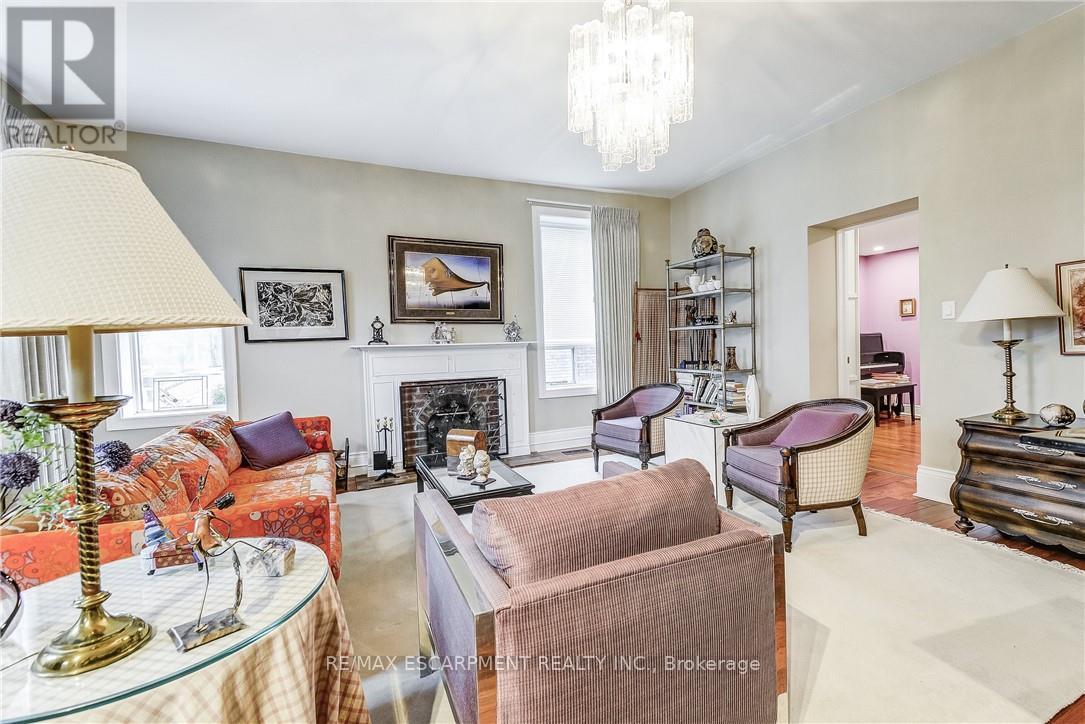 315 Aberdeen Street, Hamilton, Ontario  L8P 2R6 - Photo 10 - X12995894