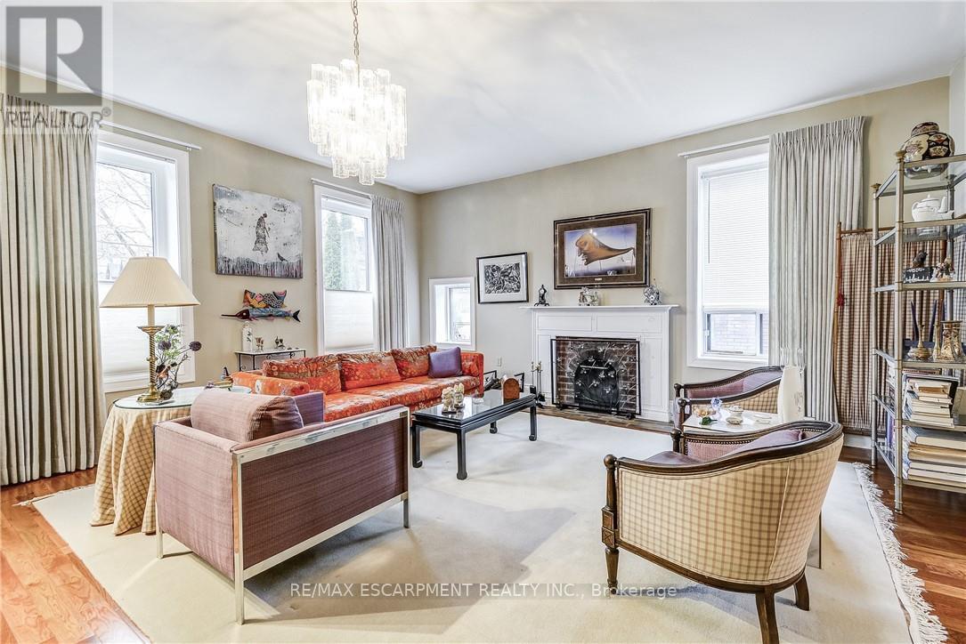 315 Aberdeen Street, Hamilton, Ontario  L8P 2R6 - Photo 11 - X12995894