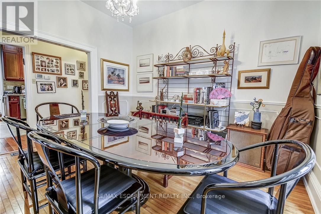 315 Aberdeen Street, Hamilton, Ontario  L8P 2R6 - Photo 17 - X12995894