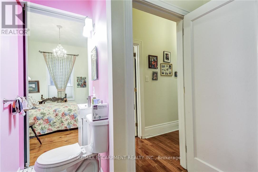 315 Aberdeen Street, Hamilton, Ontario  L8P 2R6 - Photo 23 - X12995894