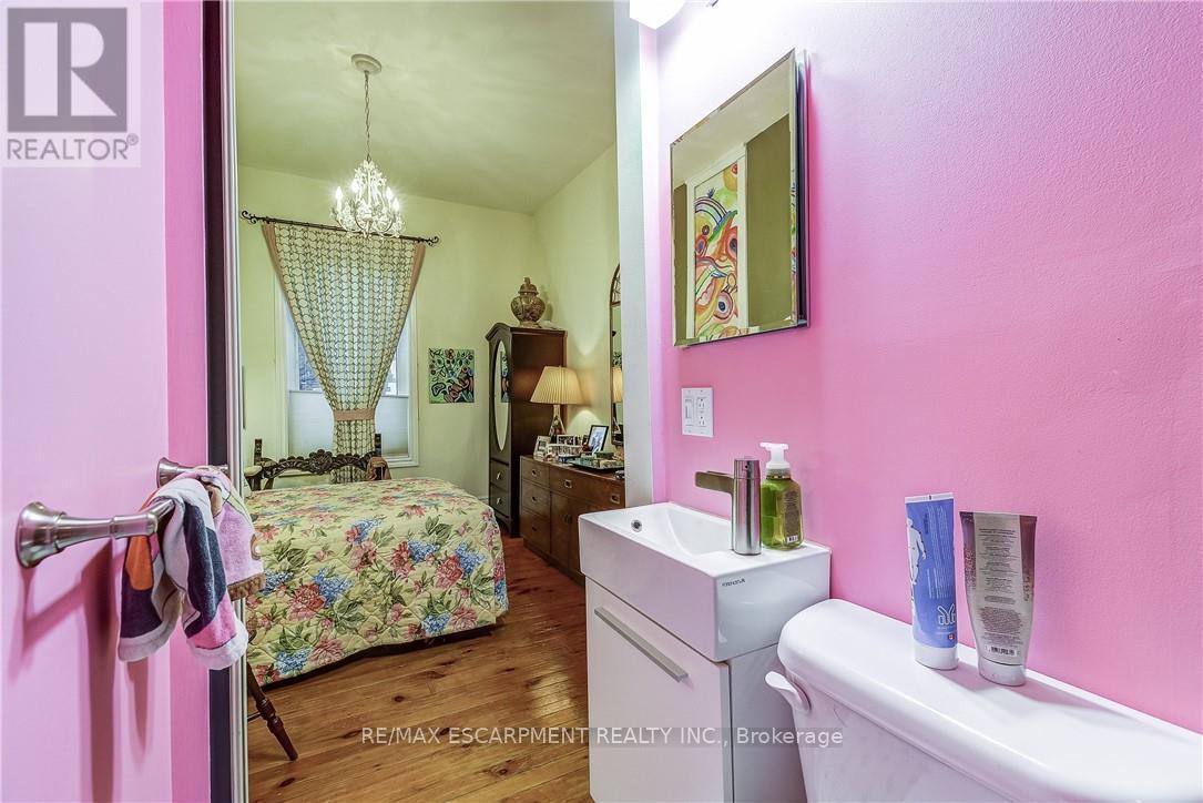 315 Aberdeen Street, Hamilton, Ontario  L8P 2R6 - Photo 24 - X12995894