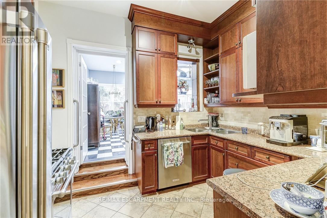 315 Aberdeen Street, Hamilton, Ontario  L8P 2R6 - Photo 28 - X12995894