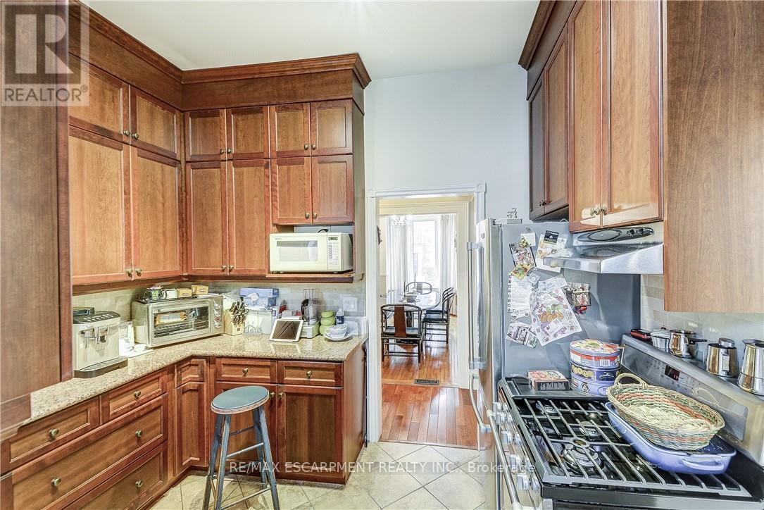 315 Aberdeen Street, Hamilton, Ontario  L8P 2R6 - Photo 30 - X12995894