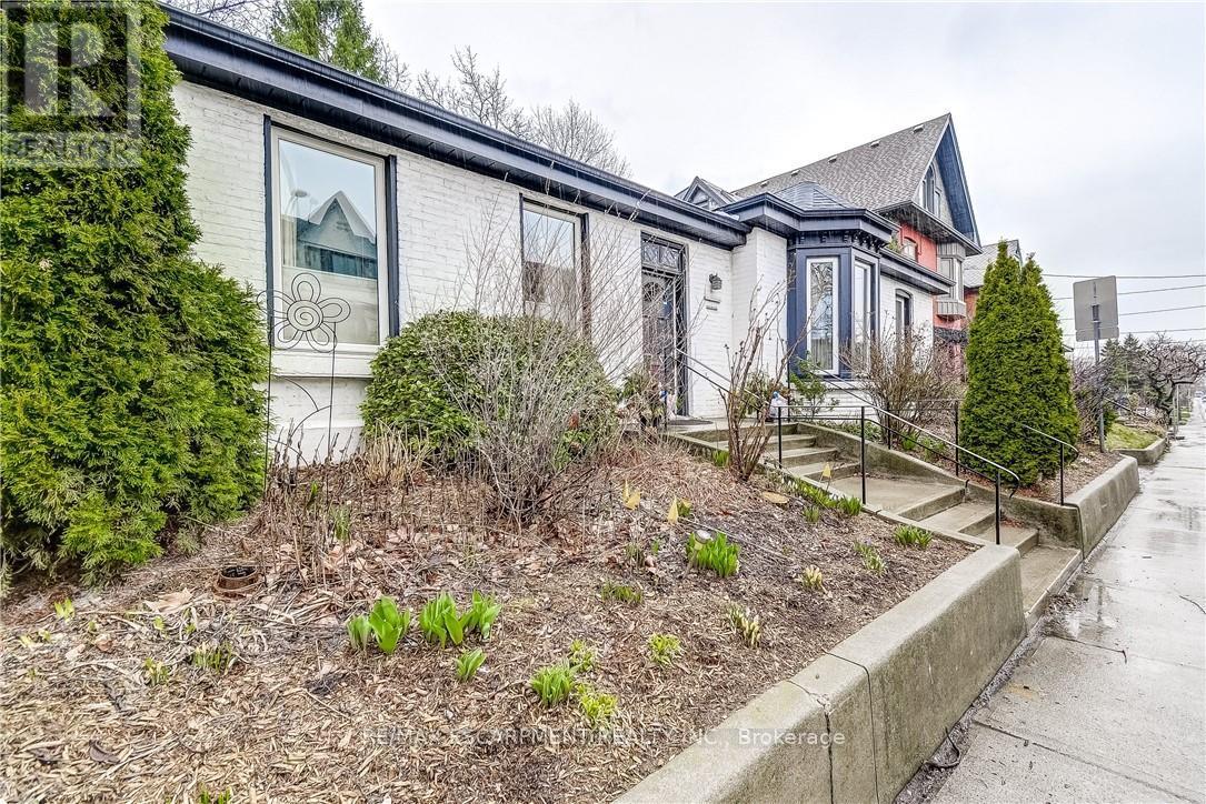 315 Aberdeen Street, Hamilton, Ontario  L8P 2R6 - Photo 4 - X12995894