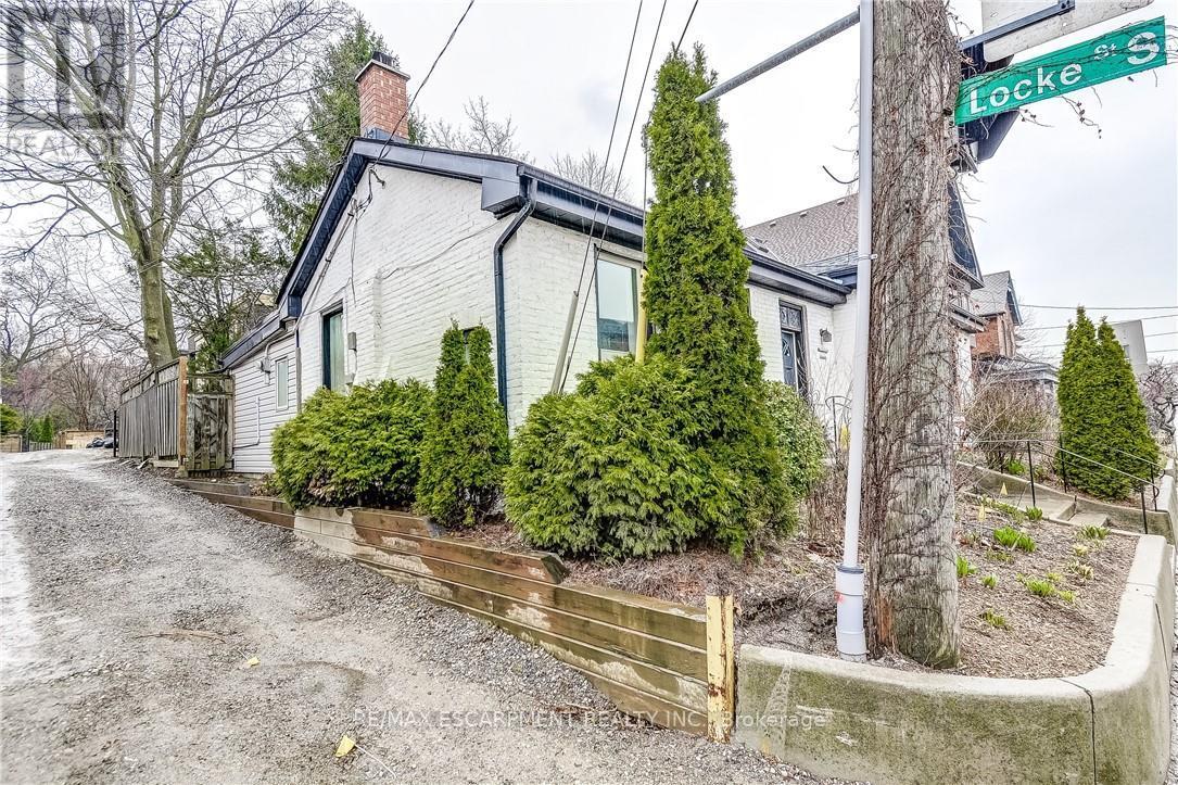 315 Aberdeen Street, Hamilton, Ontario  L8P 2R6 - Photo 5 - X12995894