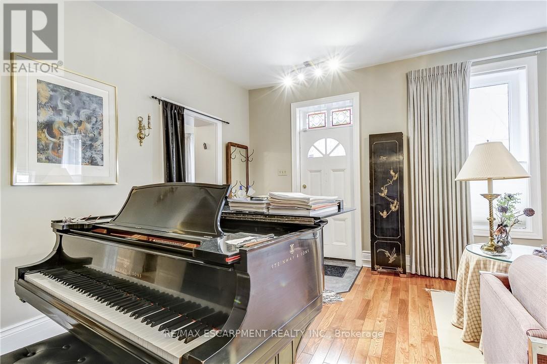 315 Aberdeen Street, Hamilton, Ontario  L8P 2R6 - Photo 8 - X12995894