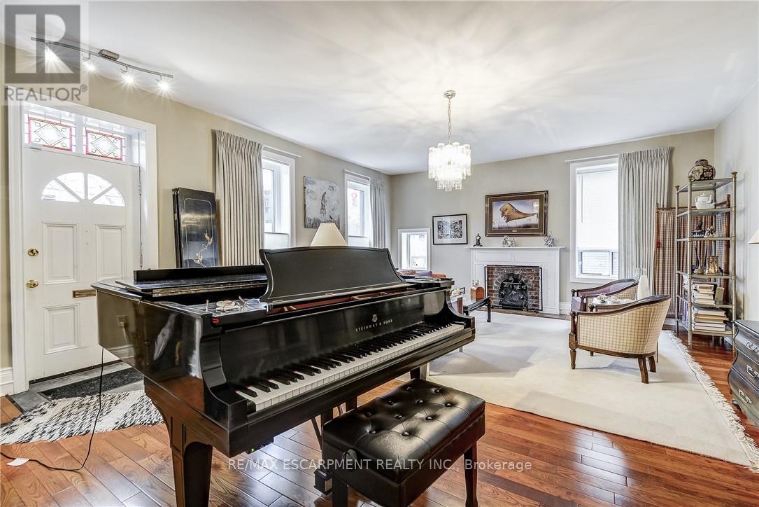 315 Aberdeen Street, Hamilton, Ontario  L8P 2R6 - Photo 9 - X12995894