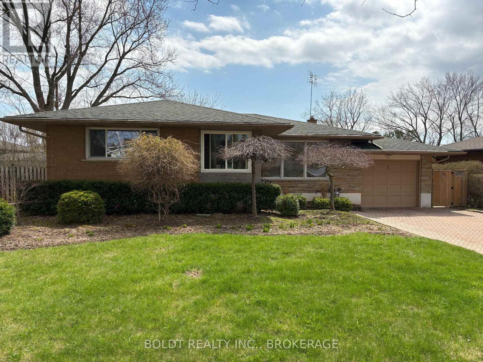 32 Old Oxford Drive, St. Catharines, Ontario  L2M 2K1 - Photo 2 - X12995972