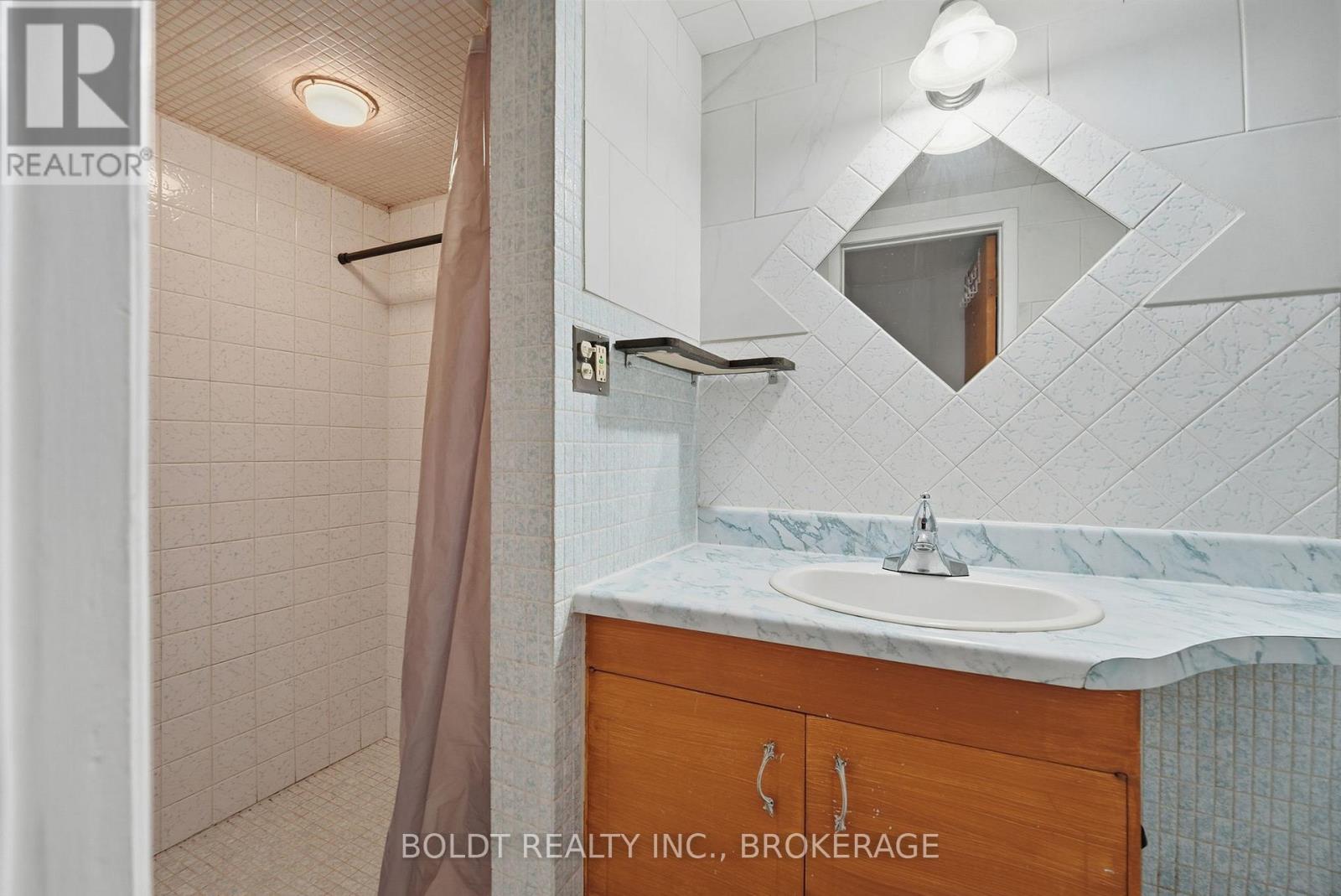 32 Old Oxford Drive, St. Catharines, Ontario  L2M 2K1 - Photo 28 - X12995972