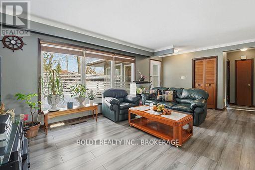 32 Old Oxford Drive, St. Catharines, Ontario  L2M 2K1 - Photo 3 - X12995972