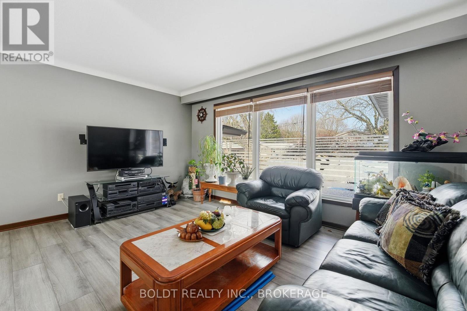 32 Old Oxford Drive, St. Catharines, Ontario  L2M 2K1 - Photo 5 - X12995972