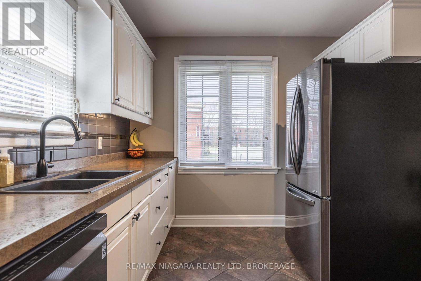 88 Garnet Street, St. Catharines, Ontario  L2M 5G4 - Photo 10 - X12996024